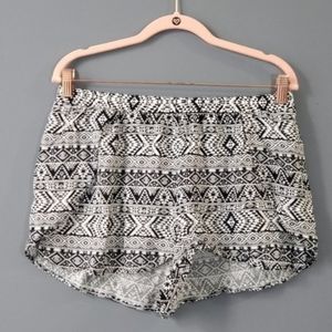 Tribal print Shorts Size XL - L010